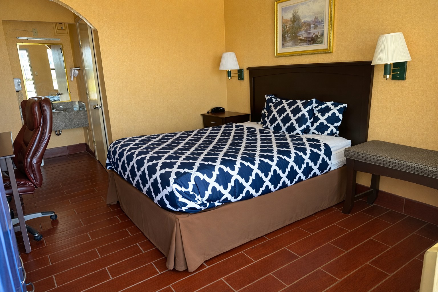 1 Queen Bed Room - Queen bed with tile flooring and air conditioning