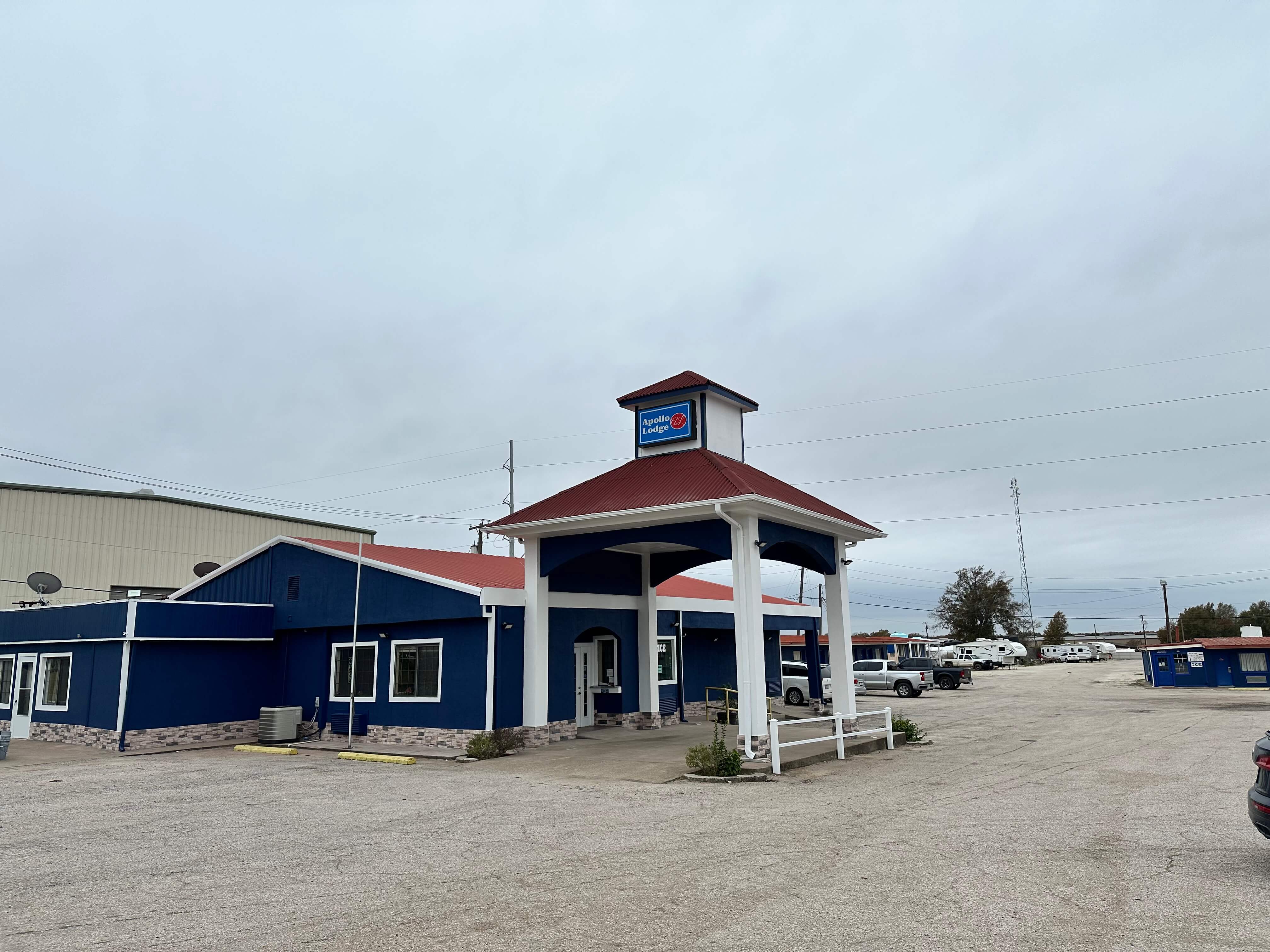 Apollo Lodge & RV Park office in Fairfield Texas